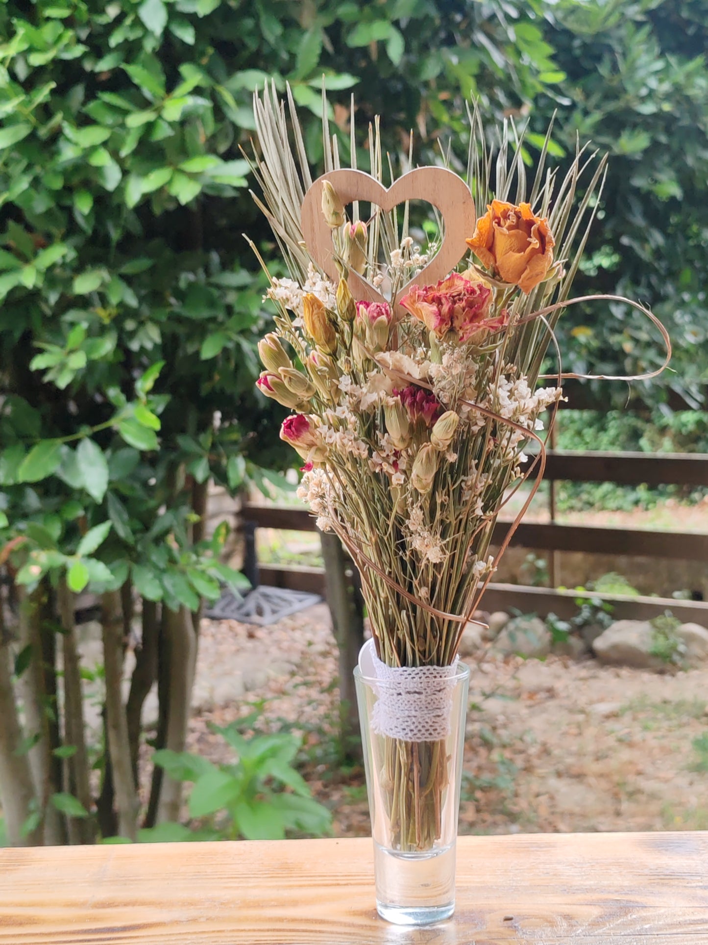 Petit Bouquet coeur - Fleurs séchées - Roses /Oeillets/Gypsophiles