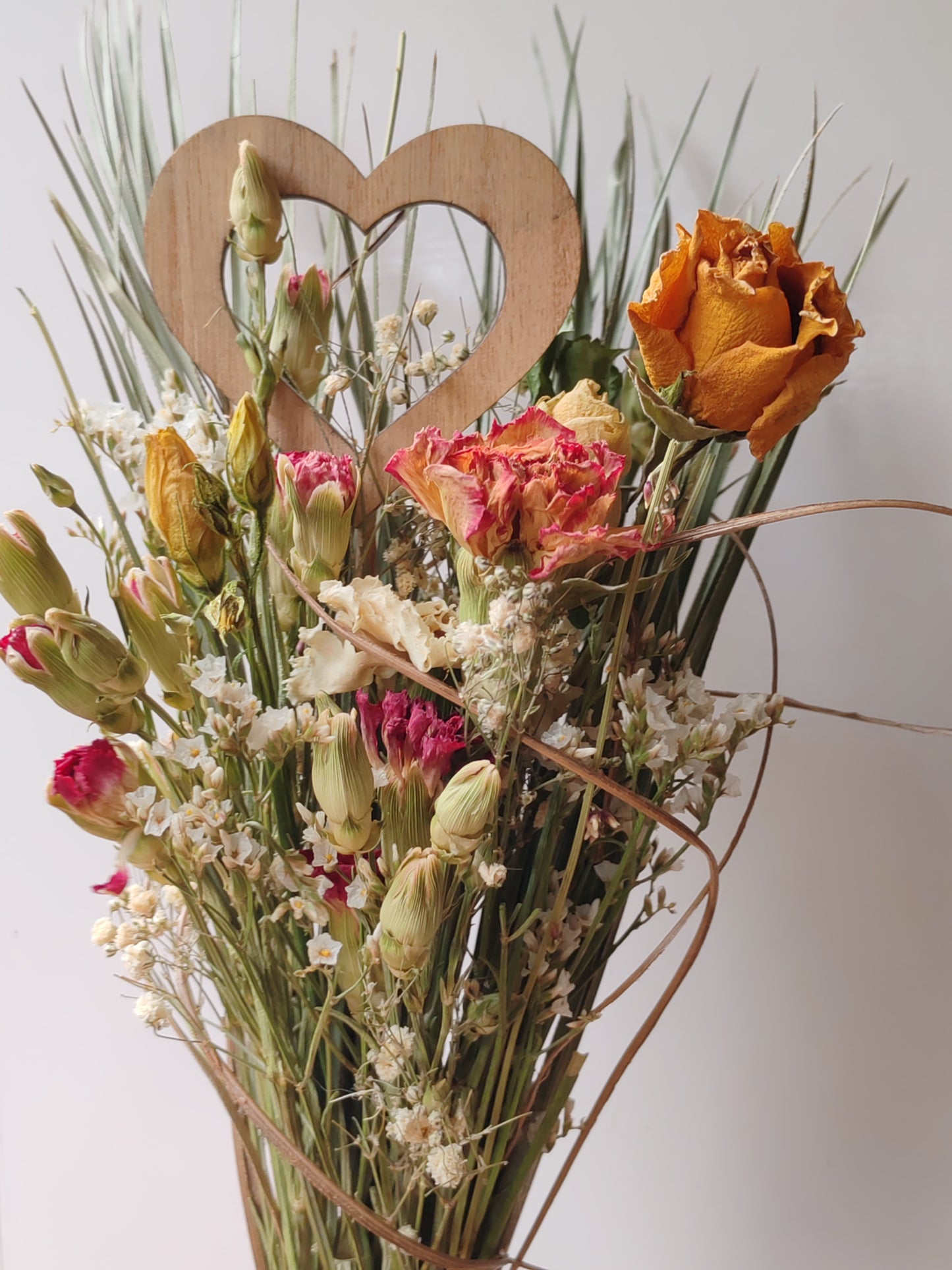Petit Bouquet coeur - Fleurs séchées - Roses /Oeillets/Gypsophiles